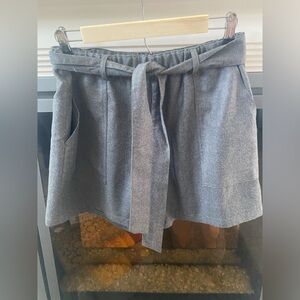 NWT Women’s Luxury Grey Lined Belted BonPoint  100% Wool Front Pocket Shorts